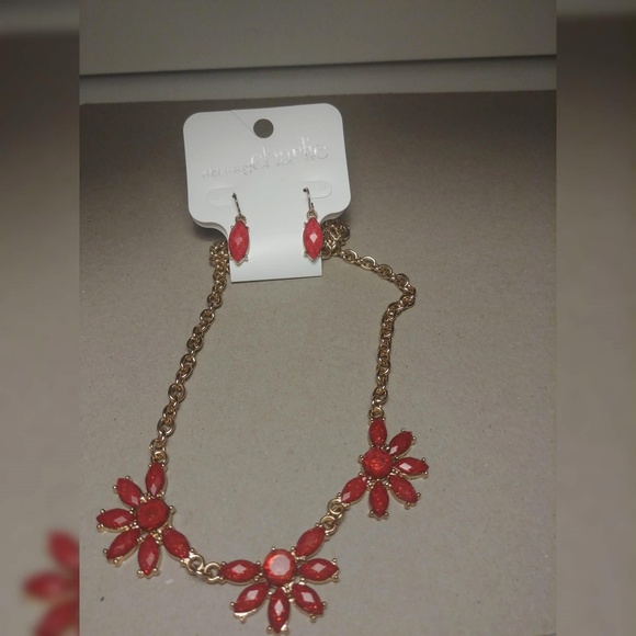 Statement red necklace with earrings - Picture 3 of 7